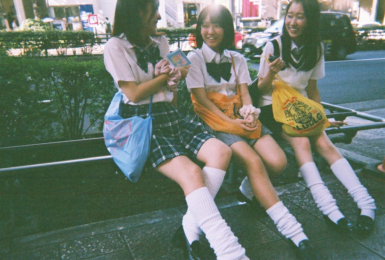 【身にまとうアート作品】LV☆カレ90・フロム ザ クラウド カレ90・フロム ザ クラウド S00｜ルイ・ヴィトン 公式サイト
